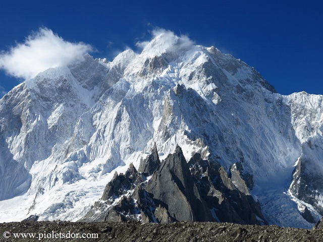 Изкачен е Централен и Западен К6 в Какракорум